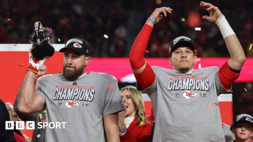 Travis Kelce and Patrick Mahomes celebrate the Chief