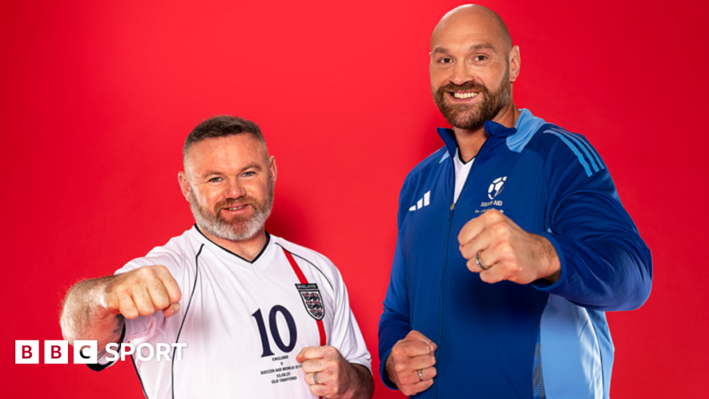 Wayne Rooney and Tyson Fury pose for a Soccer Aid photo