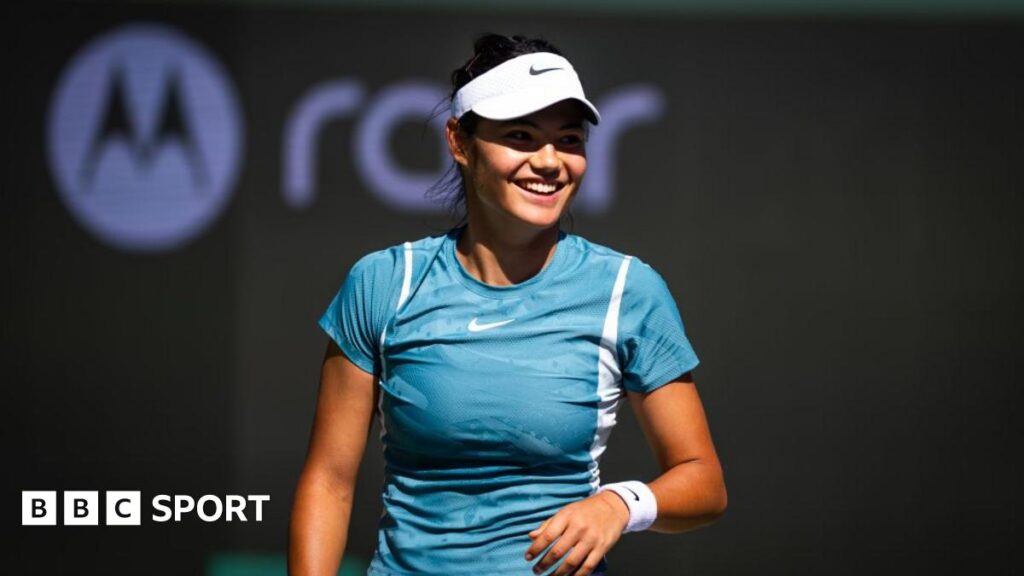 Emma Raducanu smiling during training